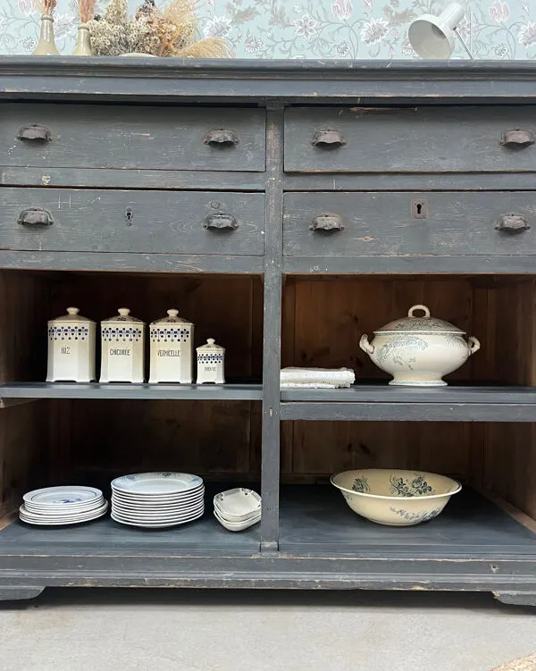 Illustration numéro 4 du produit Meuble de métier patiné