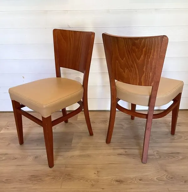 Illustration numéro 4 du produit 58 Chaises de bistrot Stella authentiques - Modèle Hêtre & Skaï