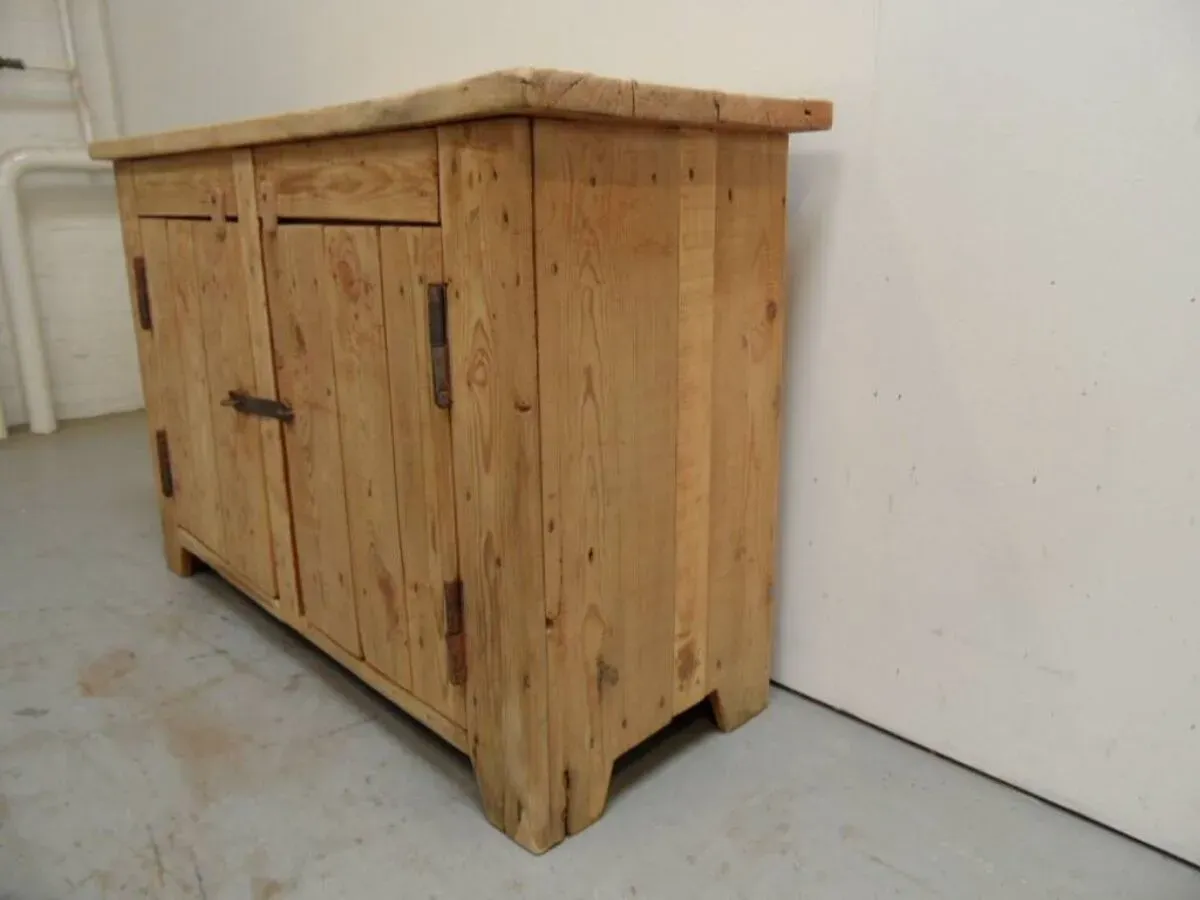 Illustration numéro 4 du produit Armoire industrielle à deux portes des années 1950