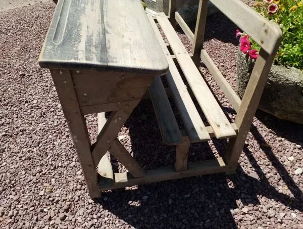 Illustration numéro 4 du produit Bureau d'écoliers