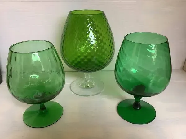 Illustration numéro 4 du produit Trio de vases verres vert Empoli Italy