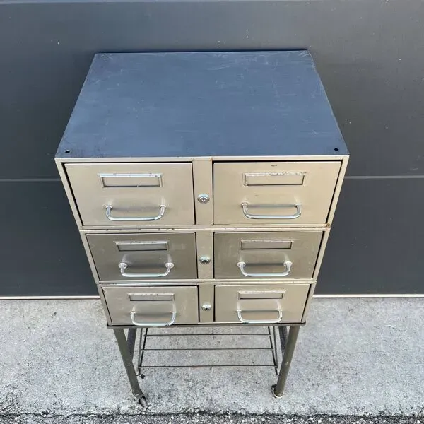 Illustration numéro 4 du produit Meuble industriel à tiroirs