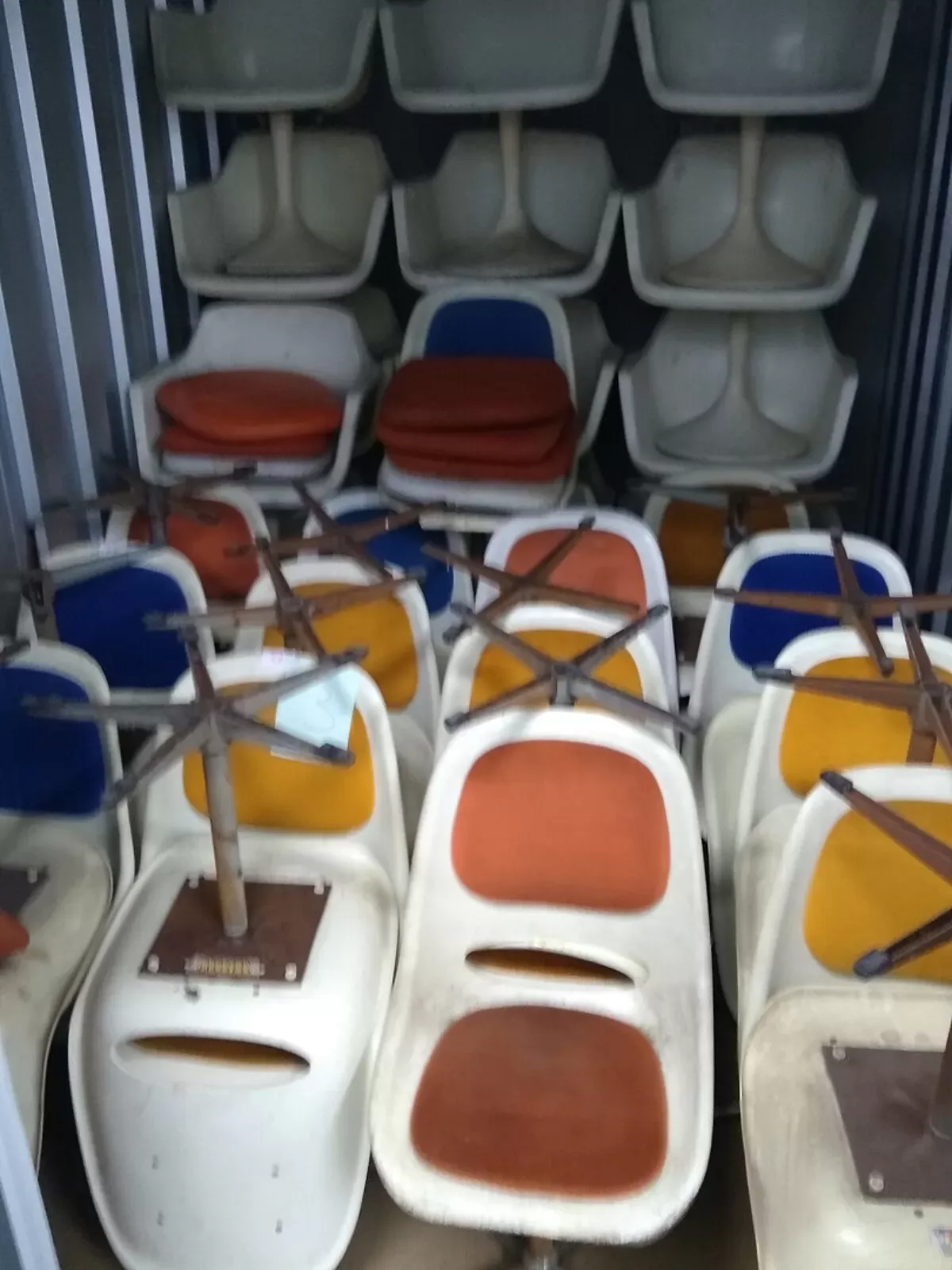 Illustration numéro 4 du produit Fauteuil pivotant