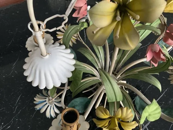 Illustration numéro 4 du produit Lustre à fleurs en métal italien années 60-70