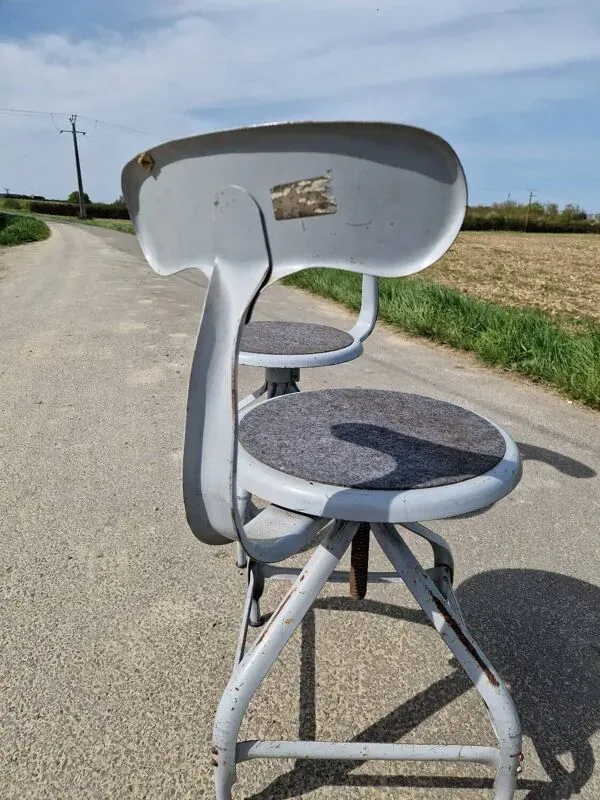 Illustration numéro 4 du produit Lot de 2 chaises d'atelier Modèle Nicolle à queue de baleine