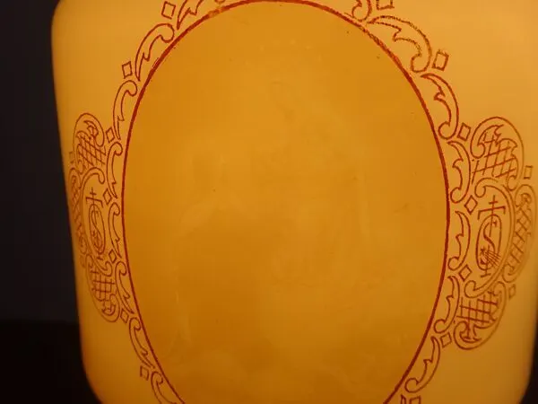 Illustration numéro 4 du produit Ancienne lampe veilleuse en fer forgé et opaline