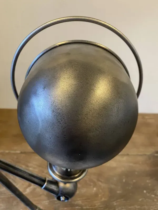 Illustration numéro 4 du produit Lampe de bureau Jieldé jielde 2 bras de 40cm et 25cm avec base étau