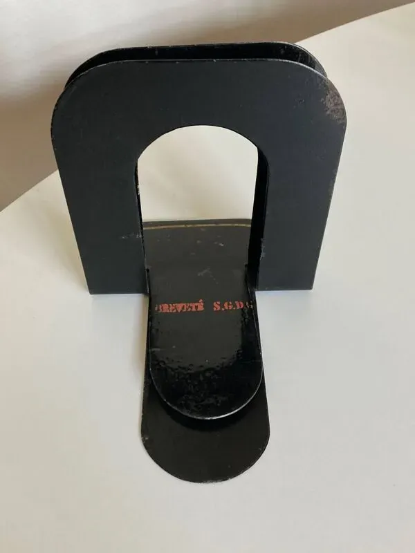 Illustration numéro 4 du produit Paire de serre livres Gras de notaire en métal plié 1920