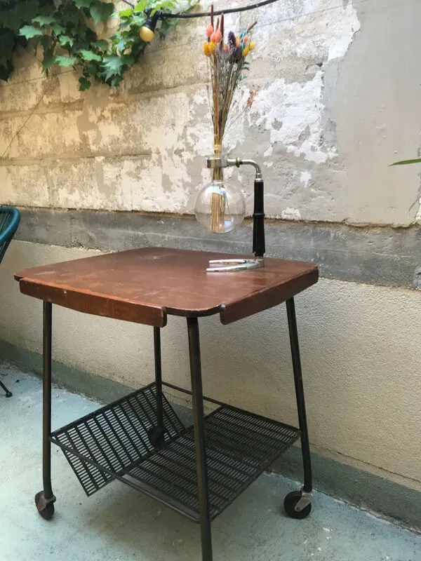 Illustration numéro 4 du produit Table d’appoint / desserte à roulettes vintage, signé Tubauto Levalloi