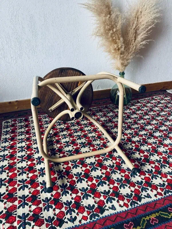 Illustration numéro 4 du produit Tabouret d’artiste