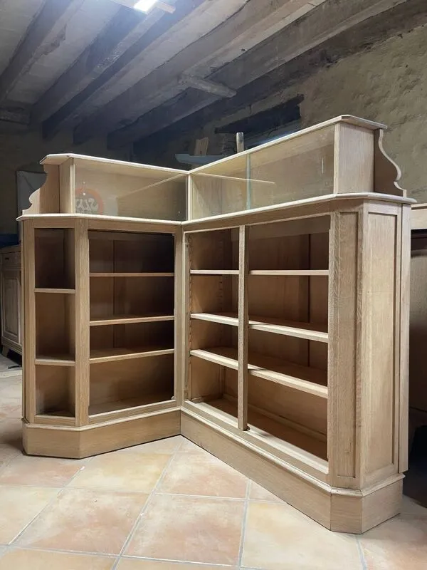 Illustration numéro 4 du produit Meuble de métier ancien d’angle en chêne – bibliothèque / meuble de ra