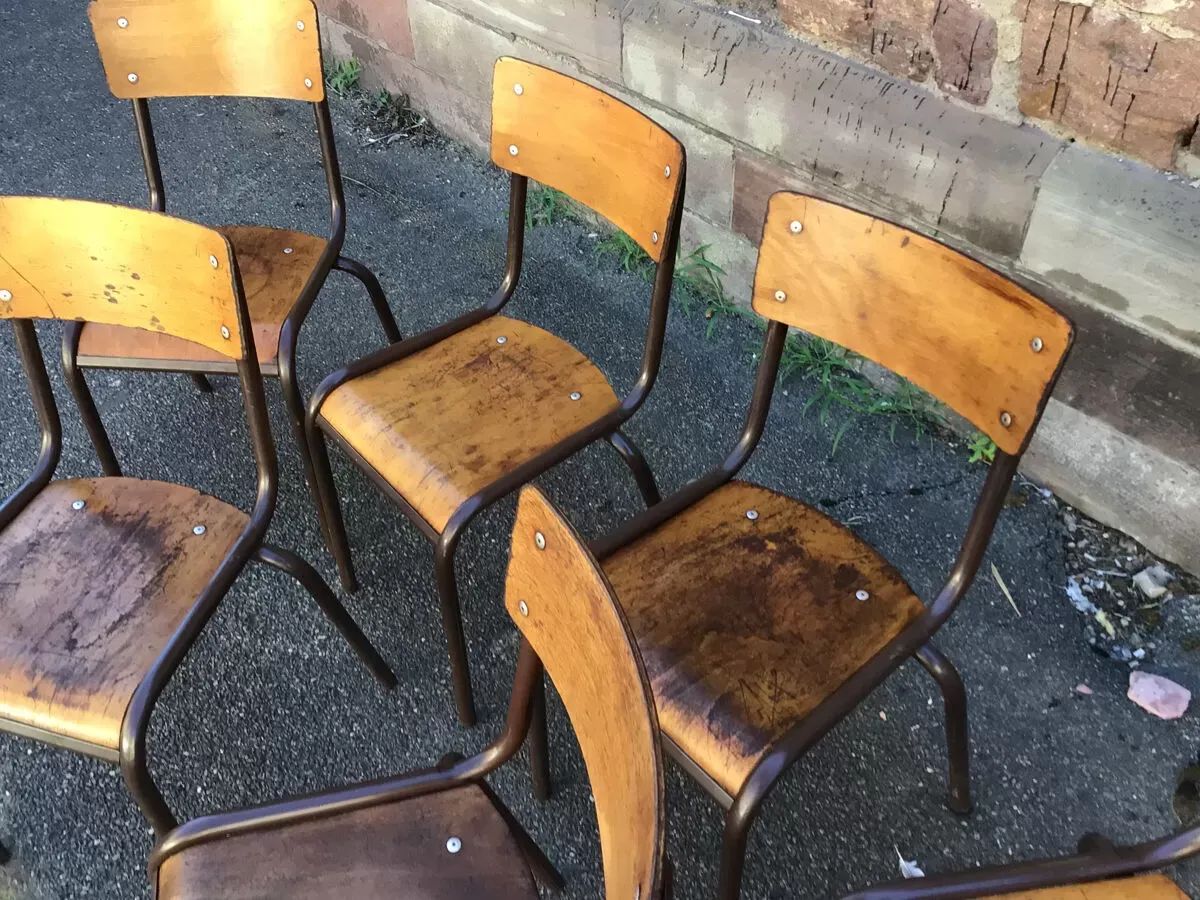 Illustration numéro 4 du produit Lot de 6 chaises d'école industrielle école vintage