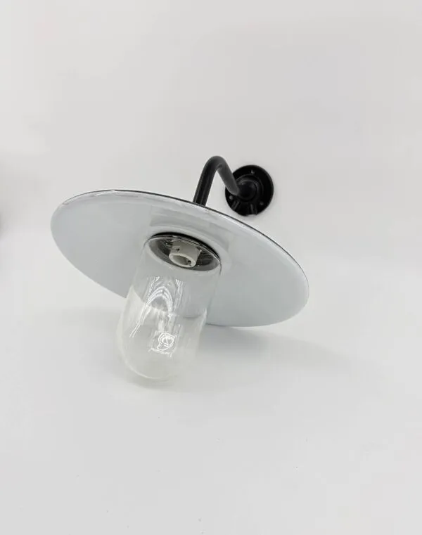 Illustration numéro 4 du produit Lampe de cour