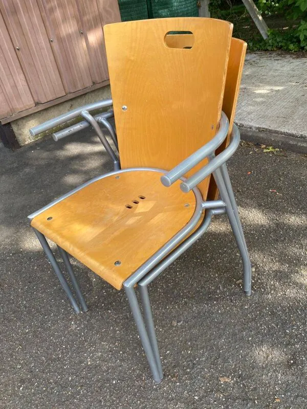 Illustration numéro 4 du produit 6 chaises scandinaves des années 90 en acier et bois clair ikea