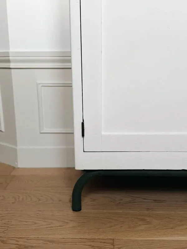 Illustration numéro 4 du produit Armoire maître d’école