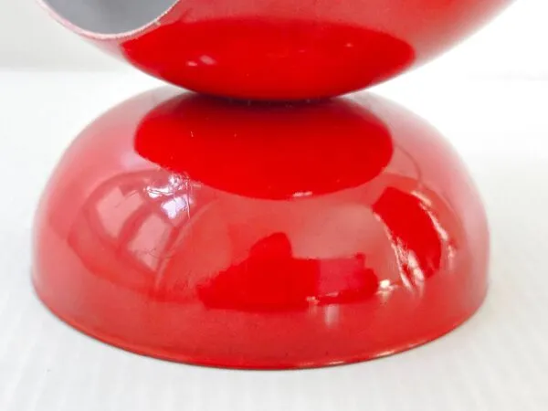 Illustration numéro 4 du produit Lampe Space Age en tôle laquée rouge dans le goût de Magistretti, 1960