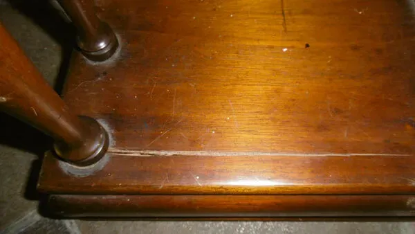 Illustration numéro 4 du produit Bibliothèque roulante en acajou avec dessus cuir vert