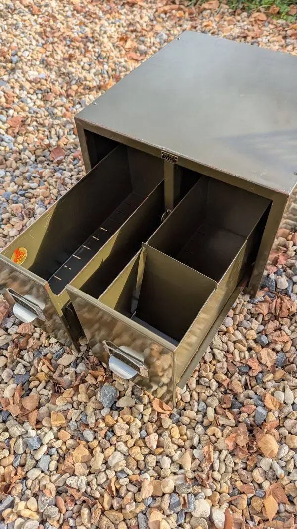 Illustration numéro 4 du produit Petit meuble de rangement industriel