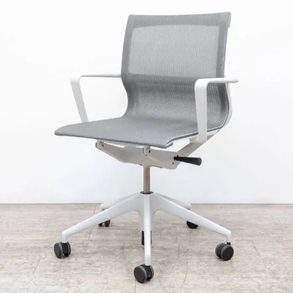 Illustration numéro 4 du produit Chaise de bureau reconditionnée VITRA Physix à roulettes gris foncé