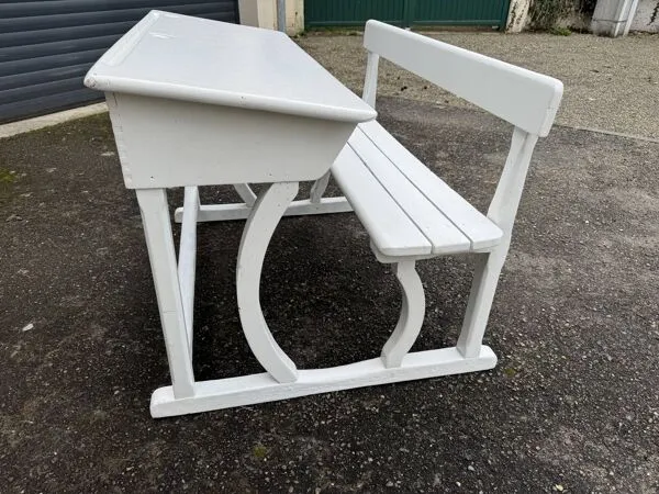 Illustration numéro 4 du produit bureau écolier du siècle dernier