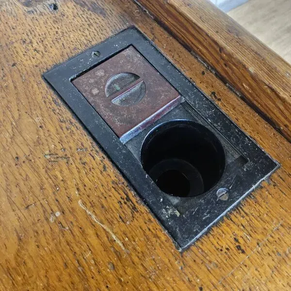 Illustration numéro 4 du produit Bureau ancien / banc d'école (1920) en fonte De Mark Breda Hollande