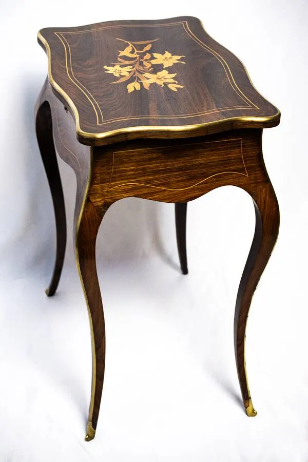 Illustration numéro 4 du produit Table travailleuse / coiffeuse style Napoléon III à marqueterie florale