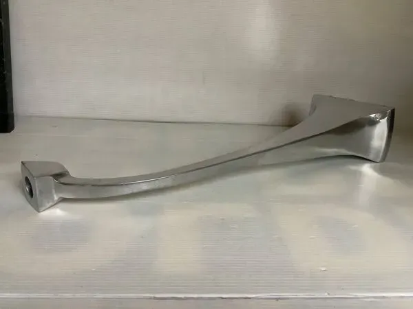 Illustration numéro 4 du produit Grand bougeoir argenté métal style Xavier Lust