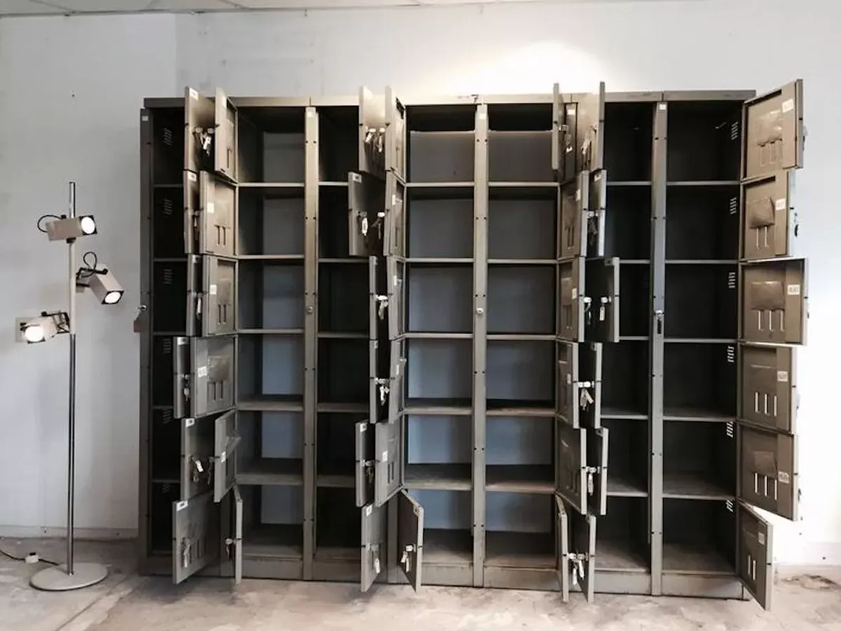 Illustration numéro 4 du produit Armoire industrielle vintage par Mewaf, années 1950