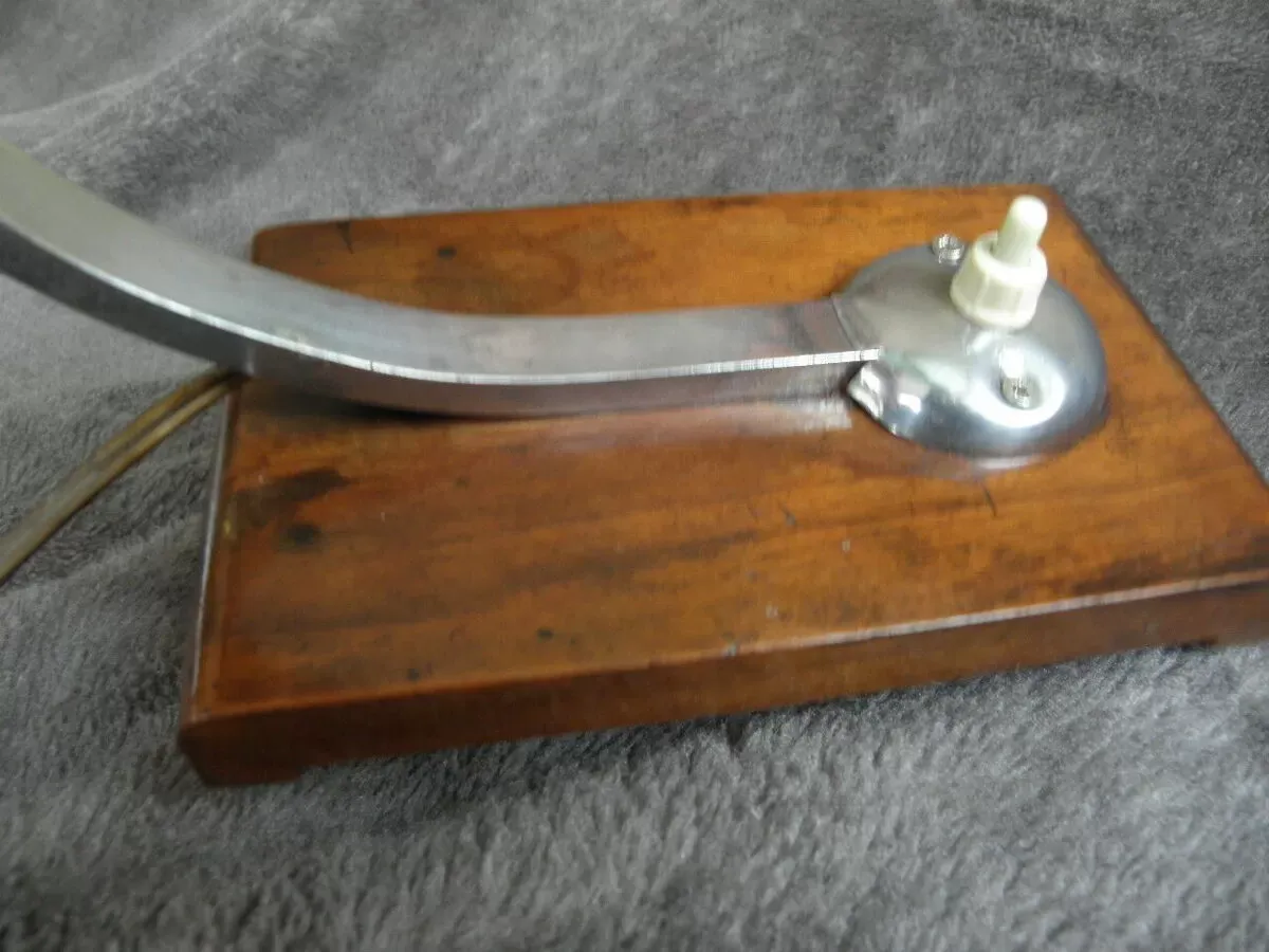 Illustration numéro 4 du produit Lampe de table ou bureau verre et bois vintage