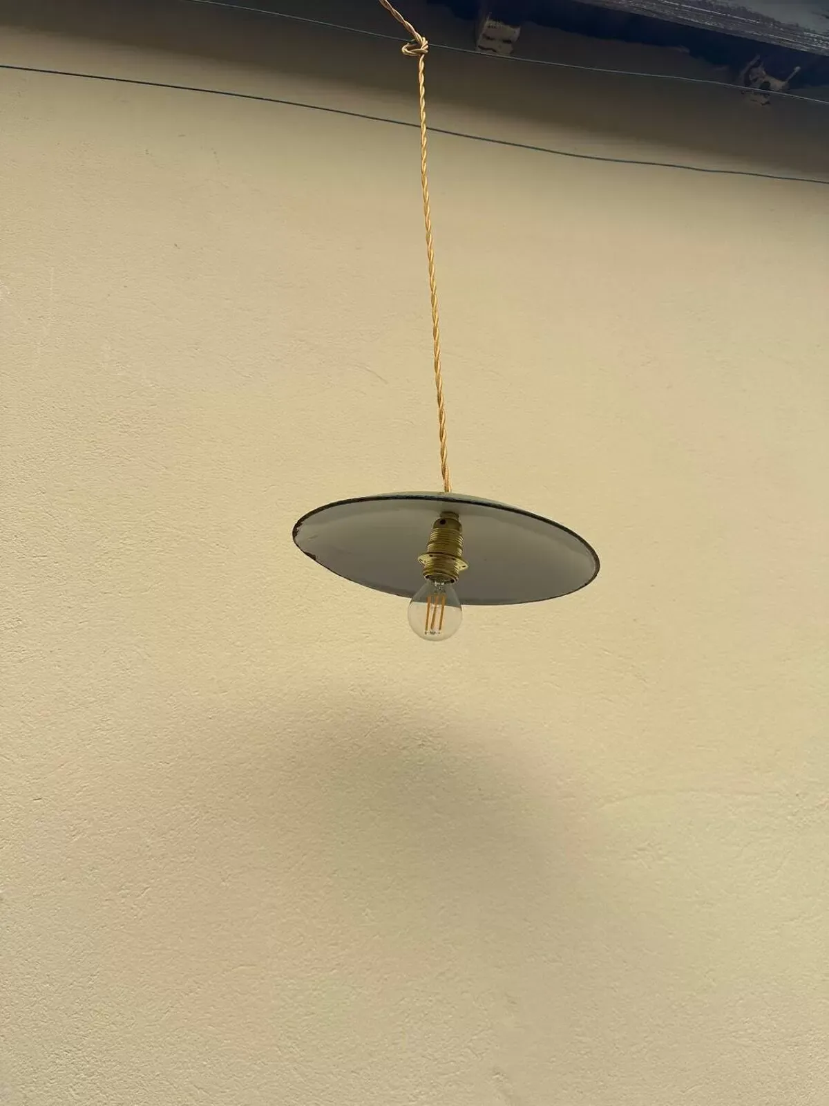 Illustration numéro 4 du produit Suspension vintage indus style ferme loft ancien abat jour vert et blanc