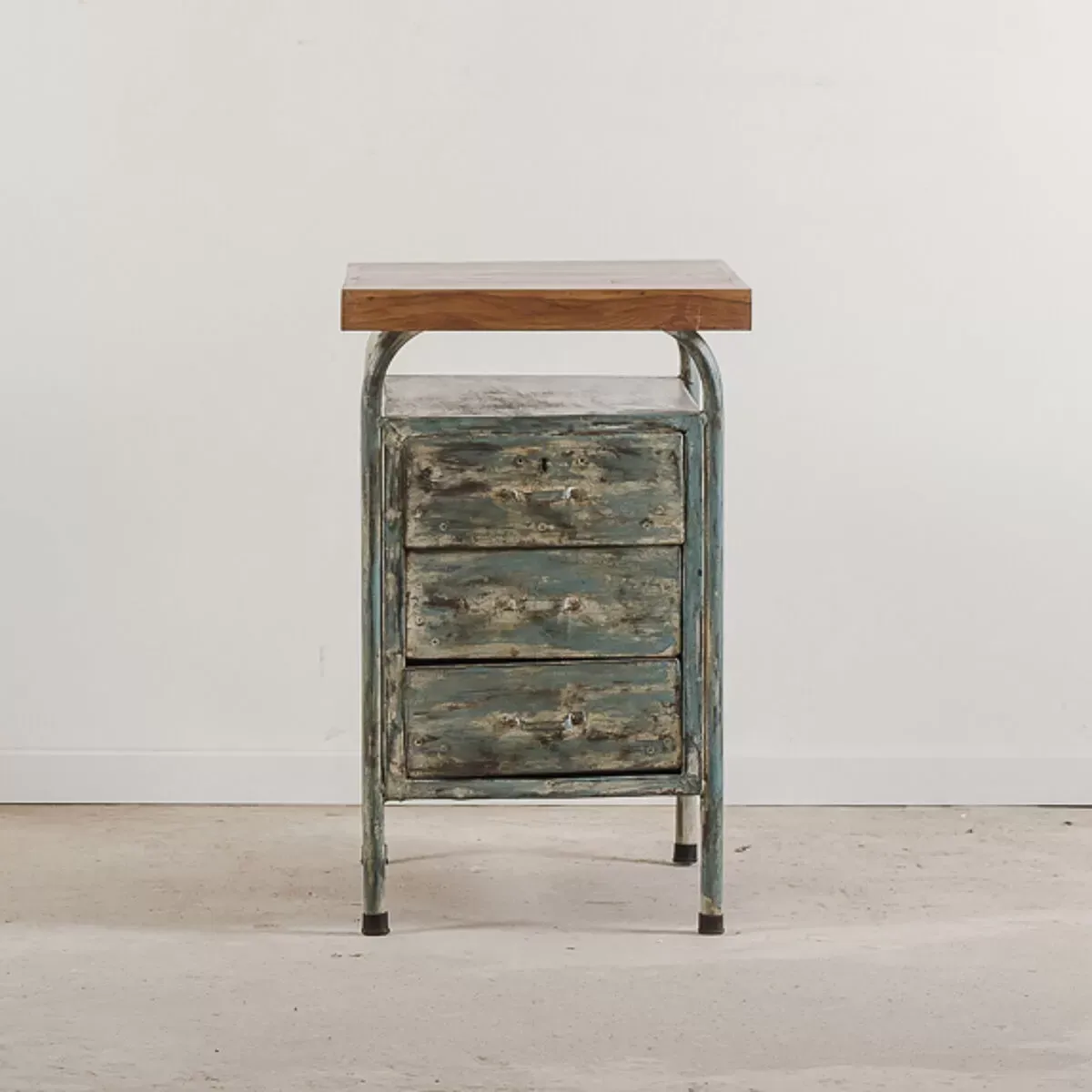 Illustration numéro 4 du produit Caisson vintage à tiroirs en métal