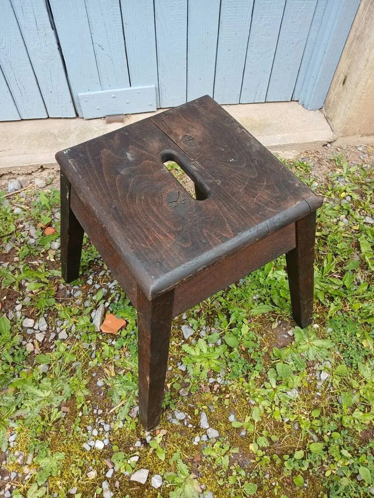 Illustration numéro 4 du produit 2 tabourets d'atelier anciens en bois