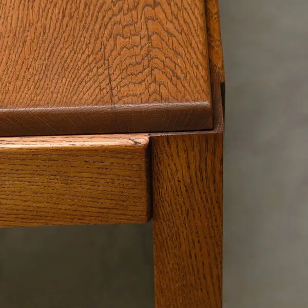 Illustration numéro 4 du produit Tables d'appoint ou tables de chevet de style Art Déco moderniste de l'École d'Amsterdam