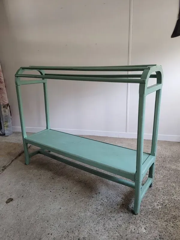 Illustration numéro 4 du produit Vestiaire d’entrée, portant « Jette-habits »