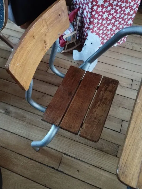 Illustration numéro 4 du produit Bureau d'écolier