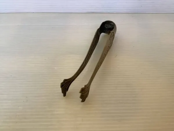 Illustration numéro 4 du produit Ancienne pince à sucre art déco