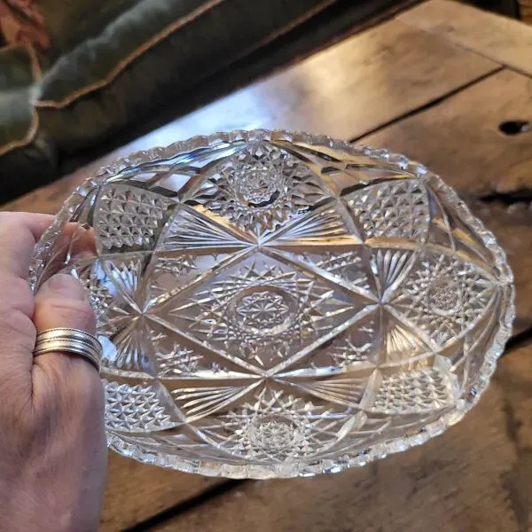 Illustration numéro 4 du produit Coupelle vide-poche vintage en verre pressé – années 1960