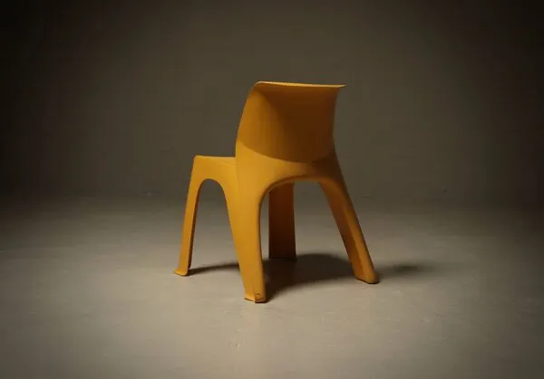 Illustration numéro 4 du produit Chaise monobloc sculpturale en plastique ABS jaune, années 1970