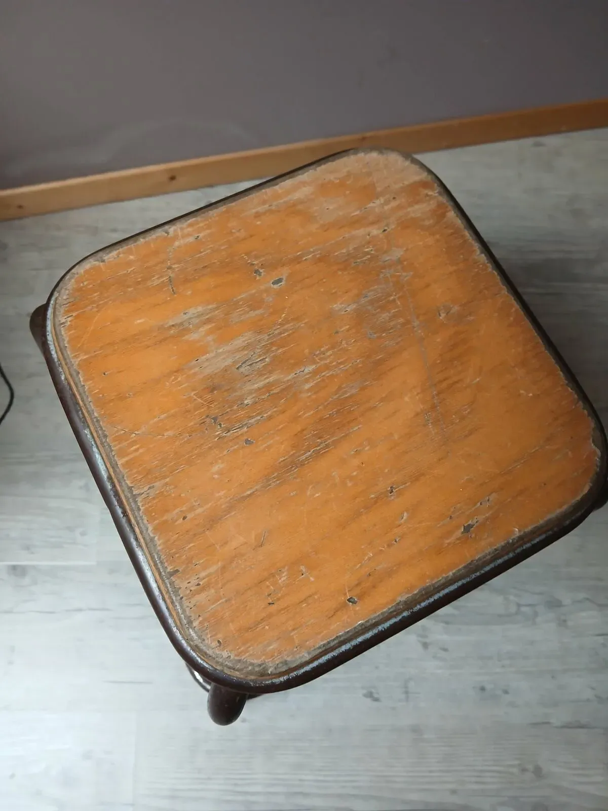 Illustration numéro 4 du produit Tabouret industriel