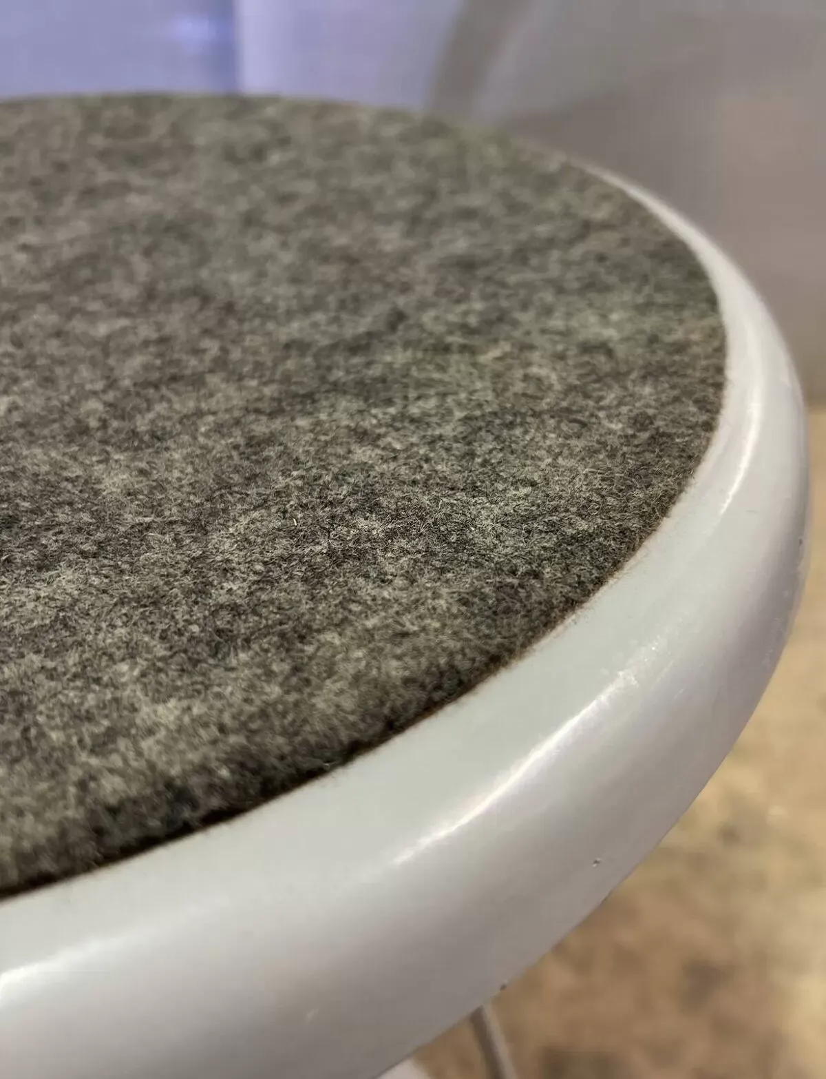 Illustration numéro 4 du produit Chaise d’atelier Nicolle queue de baleine