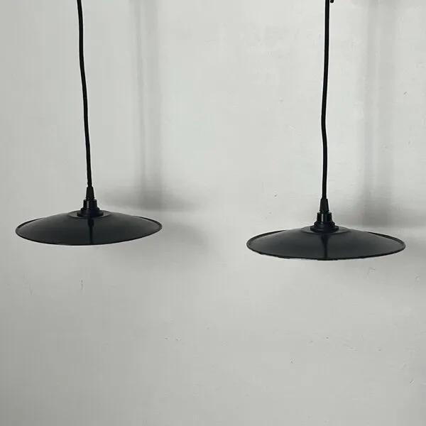 Illustration numéro 4 du produit Paire de gamelles en tôle émaillée noire