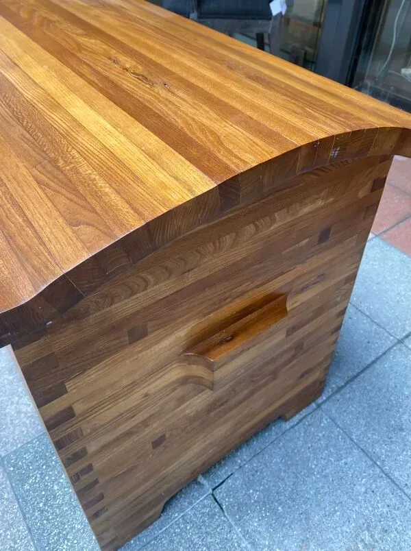 Illustration numéro 4 du produit Coffre R25 en orme de Pierre Chapo, années 70