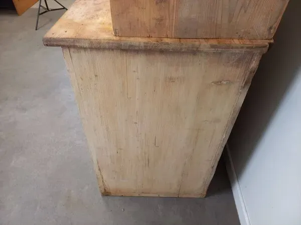 Illustration numéro 4 du produit Meuble à tiroirs ancien