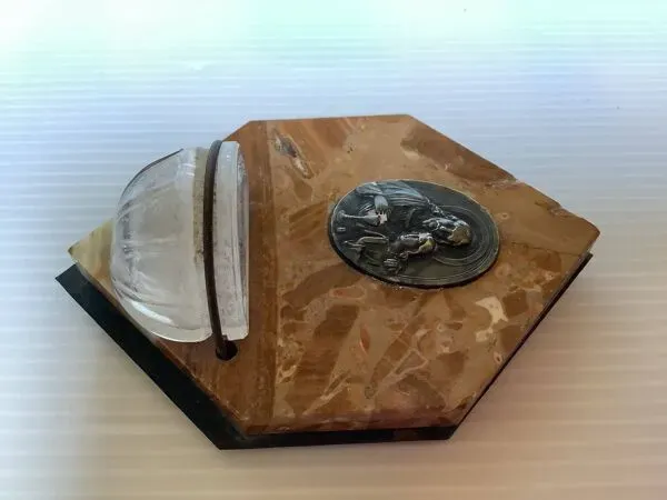 Illustration numéro 4 du produit Ancien bénitier en marbre