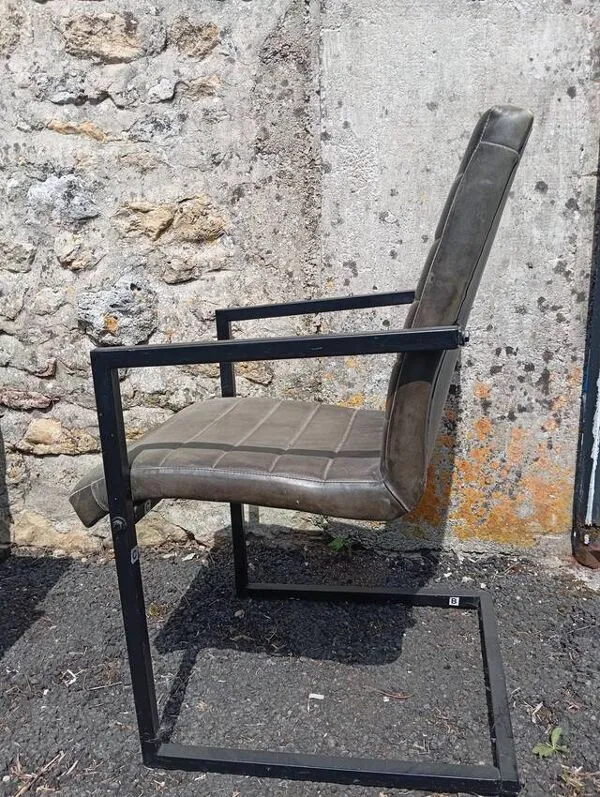 Illustration numéro 4 du produit Ensemble de 4 chaises ''Cantilever