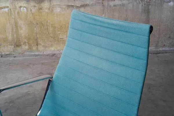 Illustration numéro 4 du produit Charles & Ray Eames - Fauteuil Vitra EA116