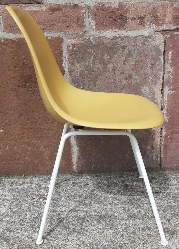 Illustration numéro 4 du produit Chaise Eames Fiberglass DSX pour Vitra.