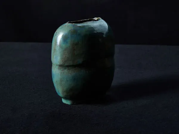 Illustration numéro 4 du produit Vase en céramique artisanale bleu-vert – pièce unique