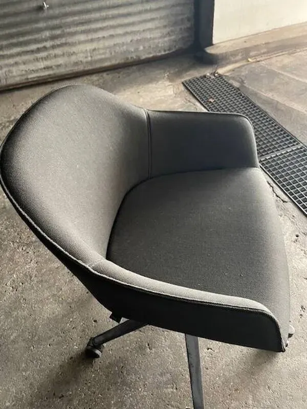 Illustration numéro 4 du produit Fauteuil des frères Bouroullec Softshell Chair 5-Star Base pour Vitra