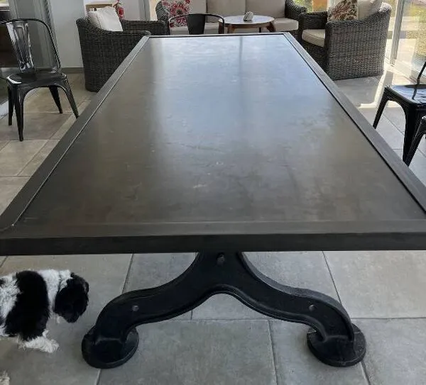 Illustration numéro 4 du produit Table à manger industrielle acier et fonte